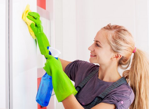 Carpet cleaning service working in a Chiswick living room